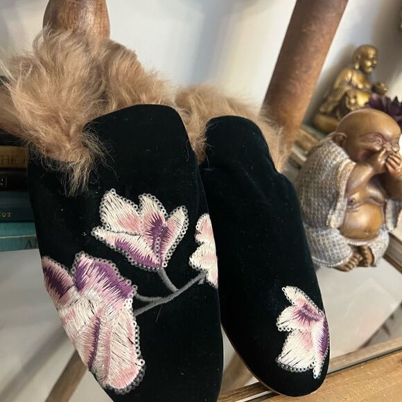GIA COUTURE BLACK VELVET FLORAL FUR SLIP ON FLATS SHOES. Made in Italy. Size 37. - Picture 6 of 13